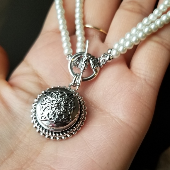 📿 VINTAGE PEARL NECKLACE - Picture 3 of 5